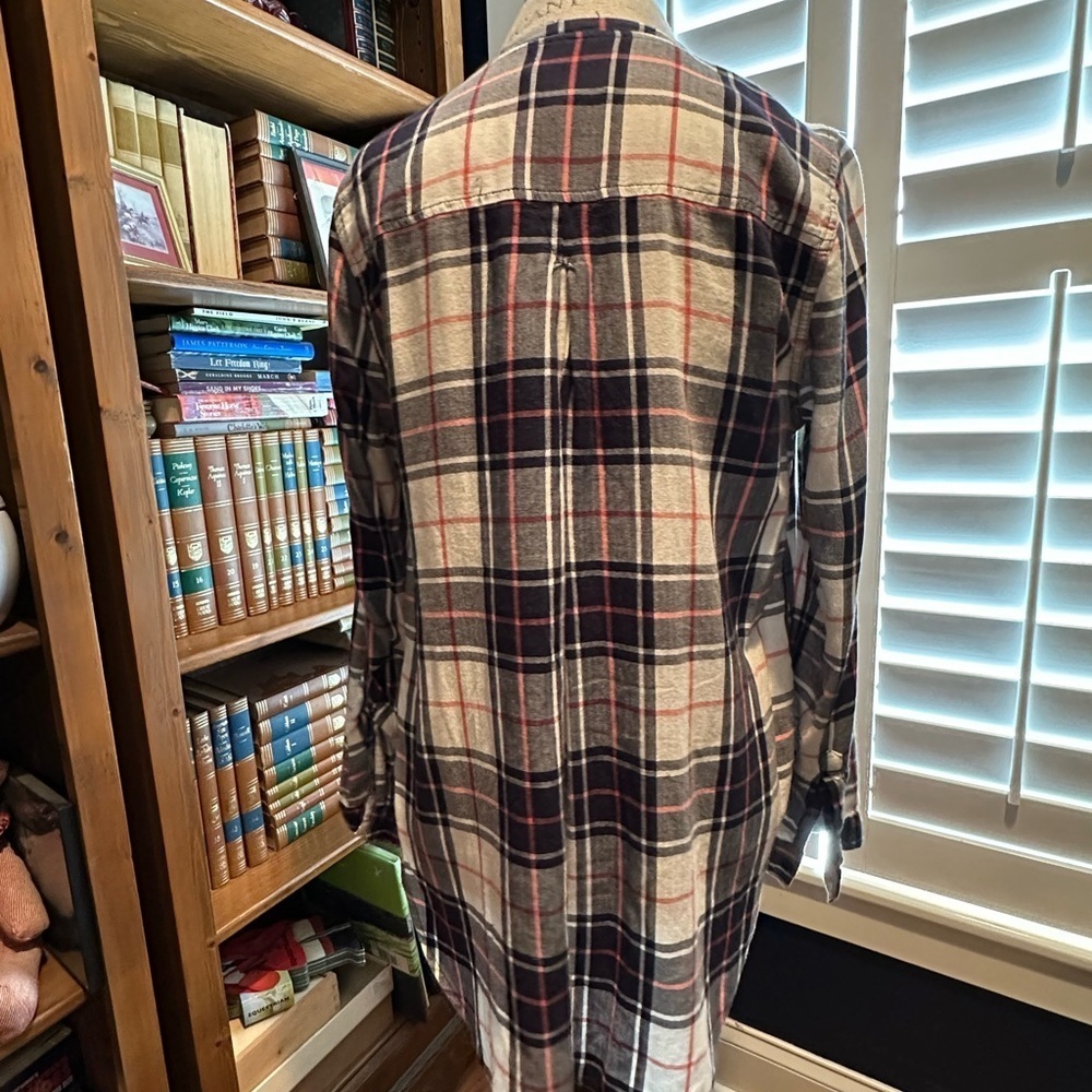 Canyon River Blues Plaid V-Neck Tunic Top - Picture 4 of 9